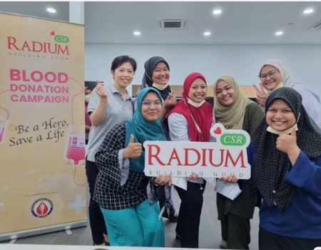 Team spirit and moral support from Radium Development Berhad staffers.